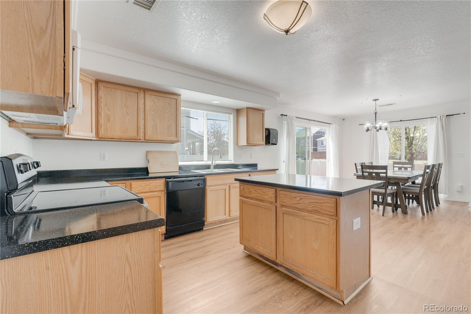 MLS Image #8 for 19656 e 50th avenue,denver, Colorado