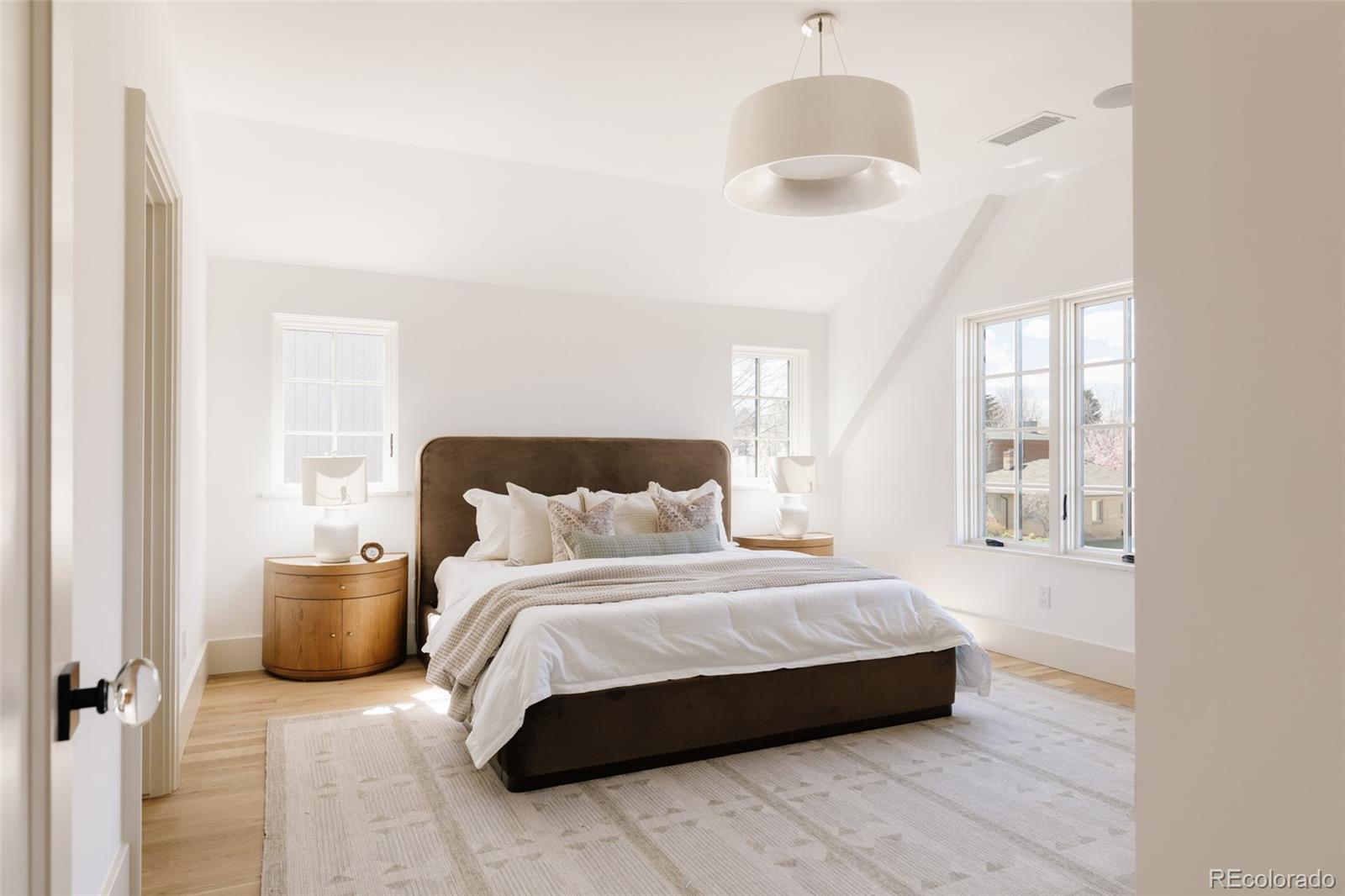 MLS Image #14 for 858 s saint paul street,denver, Colorado