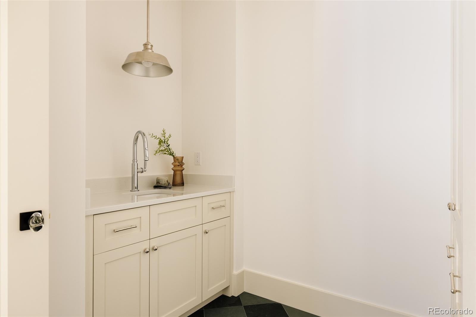 MLS Image #24 for 858 s saint paul street,denver, Colorado
