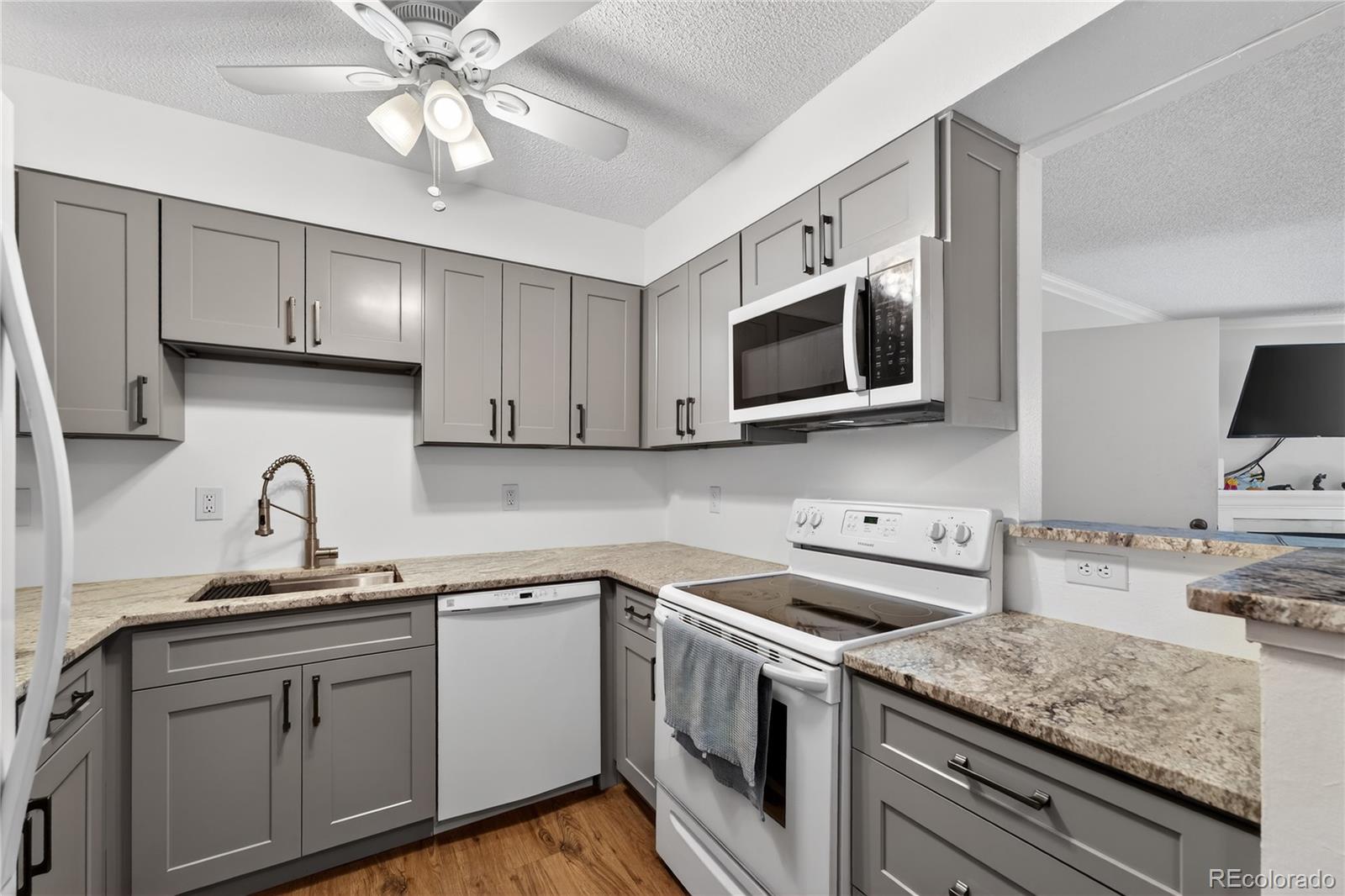 MLS Image #13 for 3320 s ammons street,lakewood, Colorado