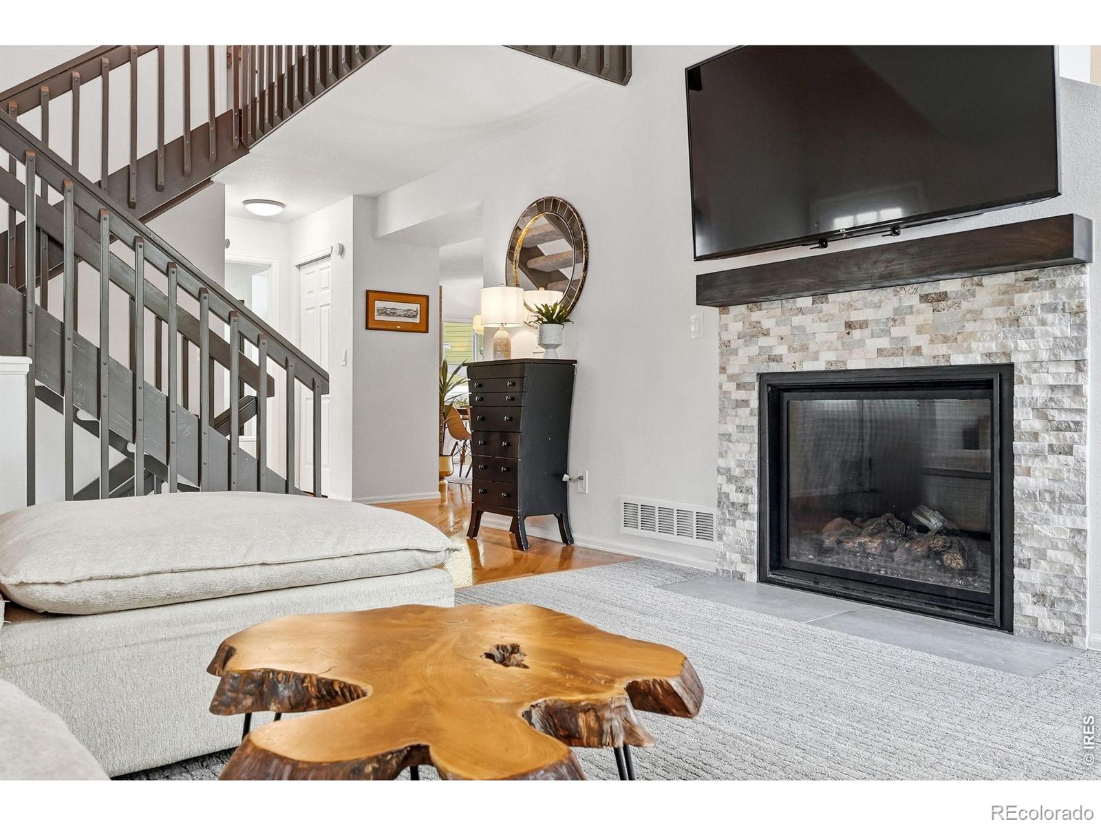 MLS Image #4 for 911  cleveland court,louisville, Colorado