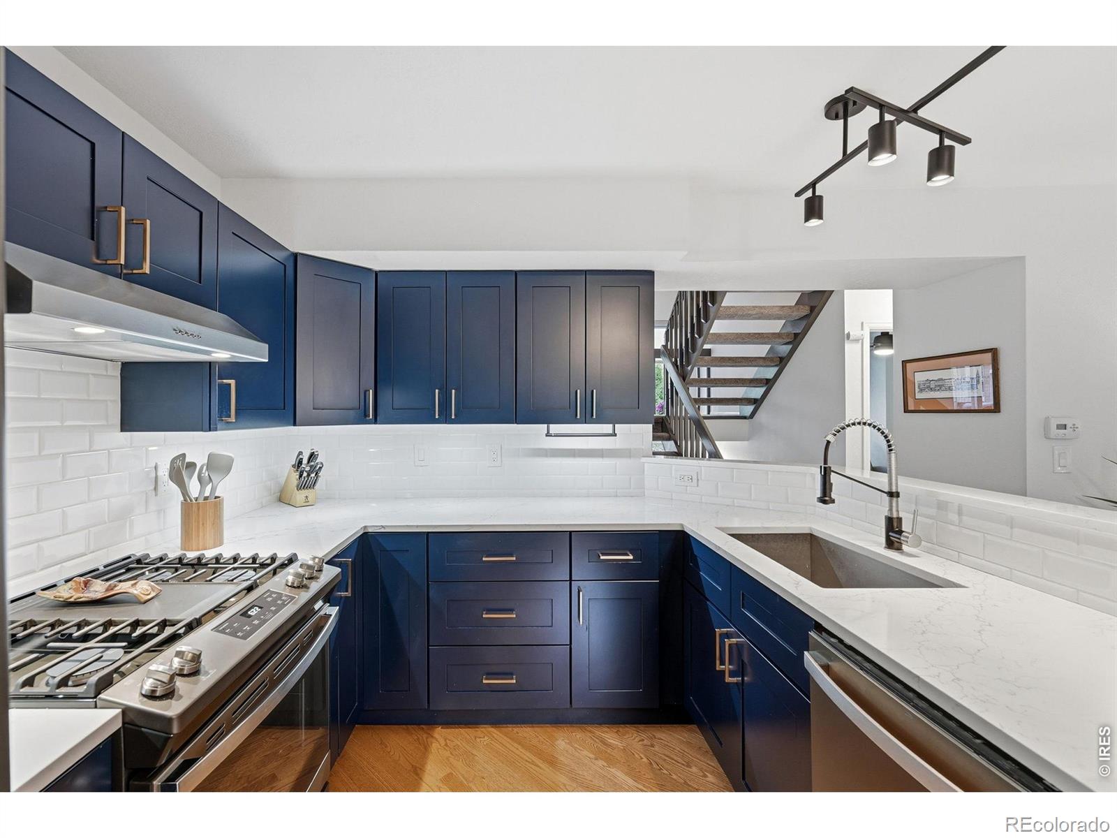 MLS Image #8 for 911  cleveland court,louisville, Colorado