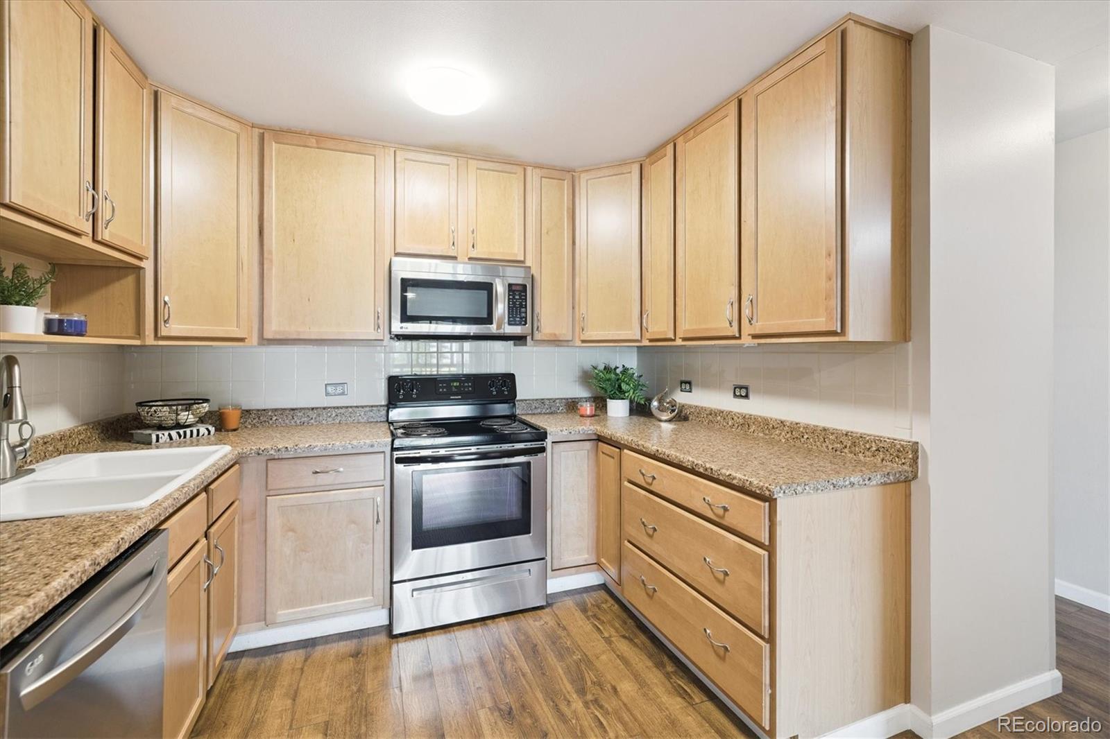 MLS Image #4 for 9155 e center avenue 2d,denver, Colorado