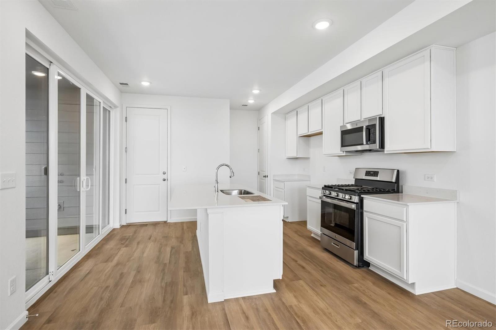 MLS Image #6 for 24131 e 30th place,aurora, Colorado