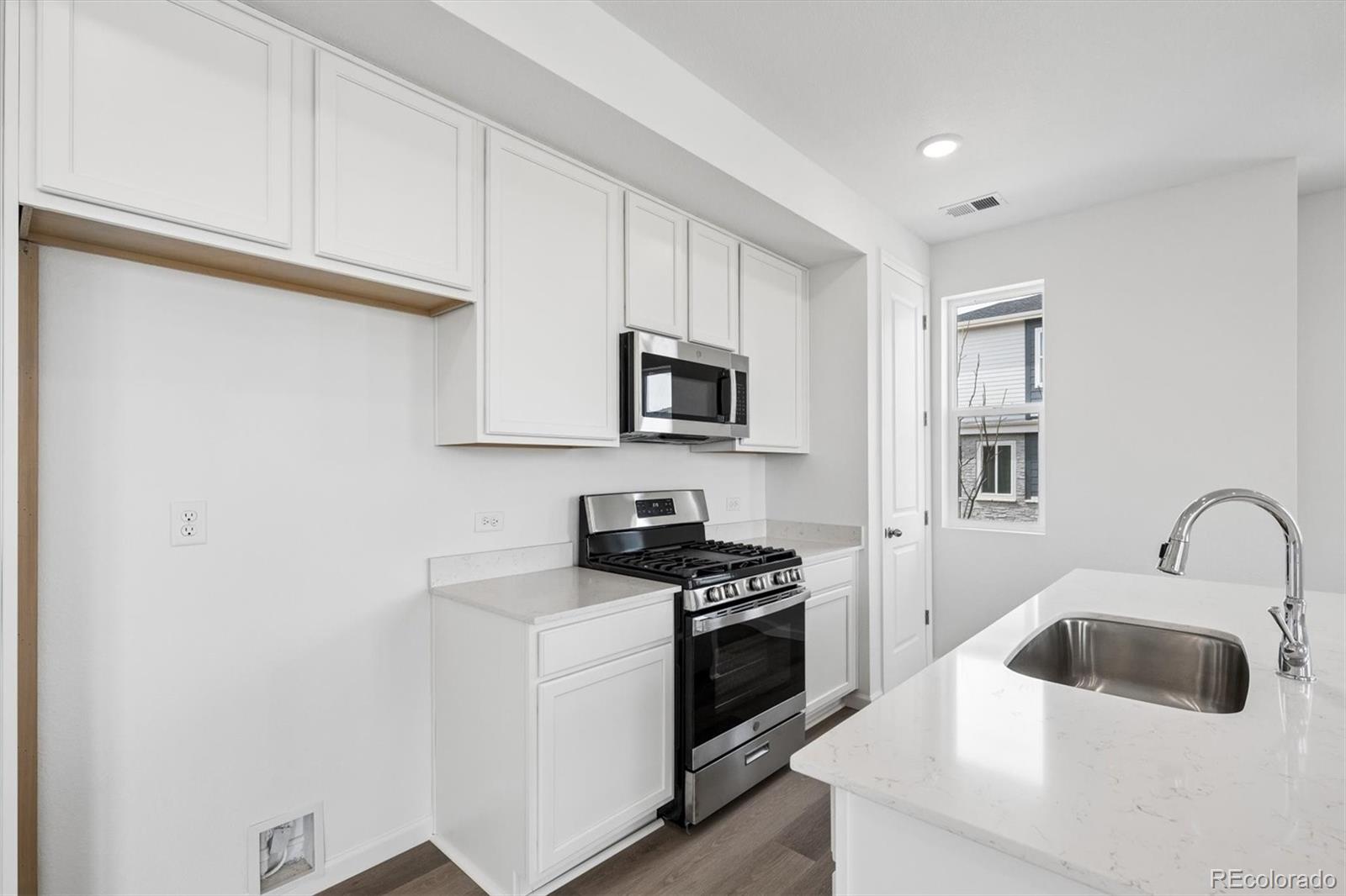 MLS Image #3 for 24161 e 30th place,aurora, Colorado