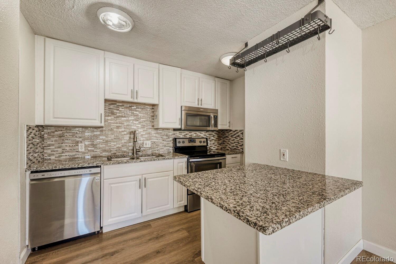 MLS Image #10 for 2500 s york street,denver, Colorado