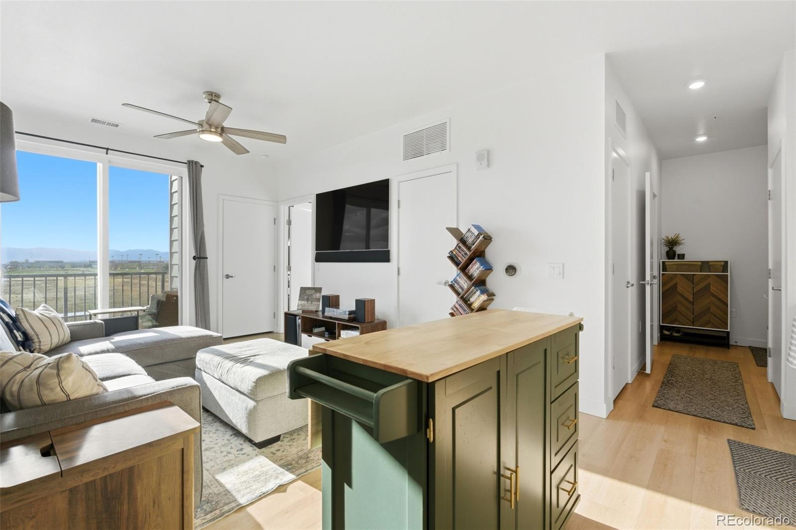 MLS Image #7 for 5702  central park boulevard,denver, Colorado