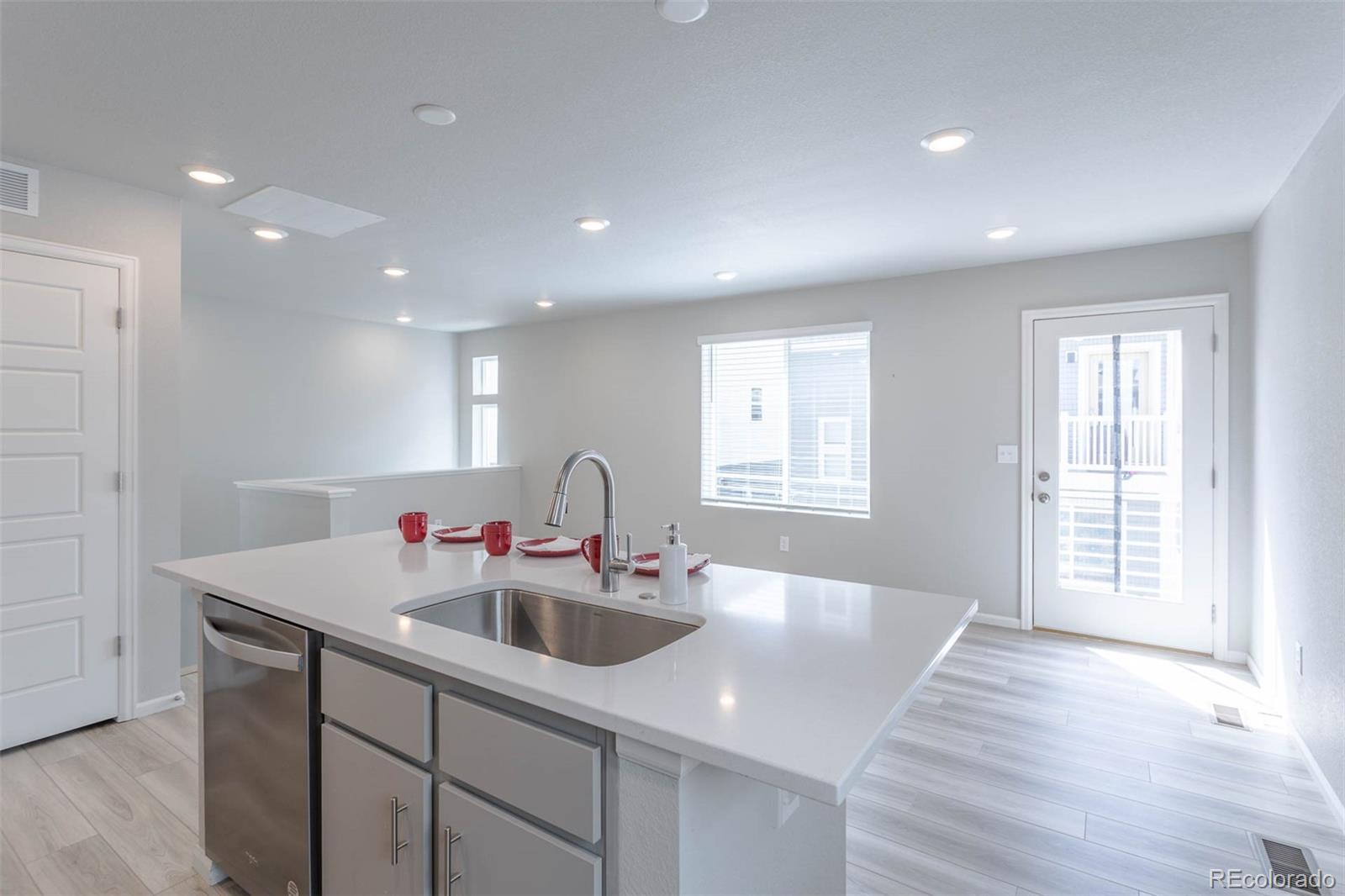 MLS Image #12 for 5132 n waco street,denver, Colorado