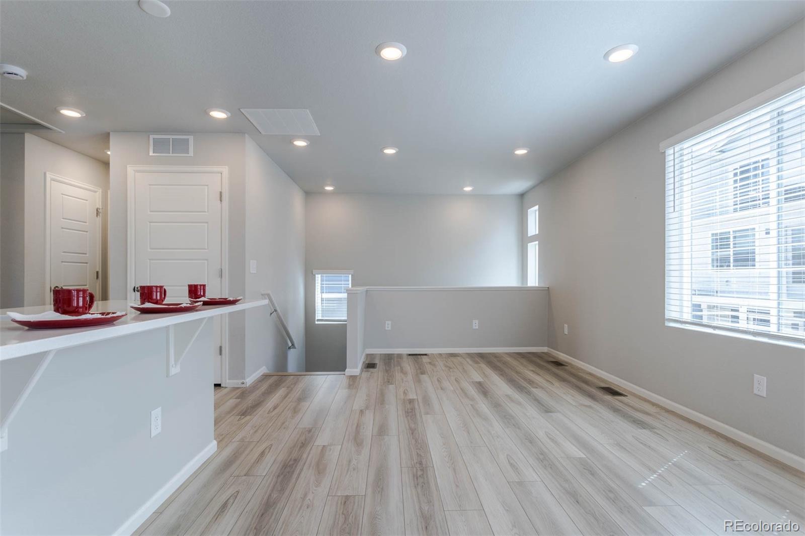 MLS Image #4 for 5132 n waco street,denver, Colorado