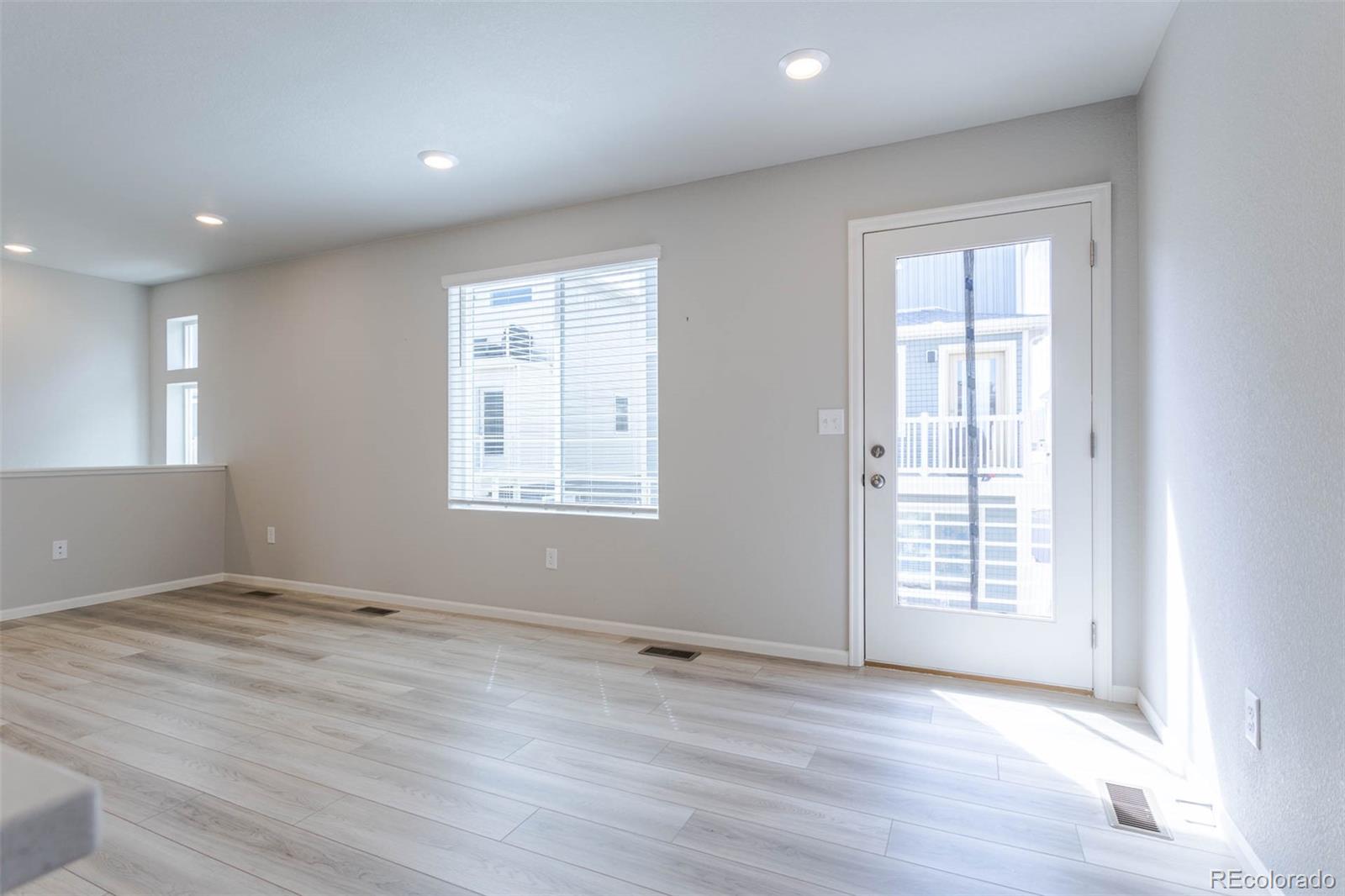 MLS Image #5 for 5132 n waco street,denver, Colorado