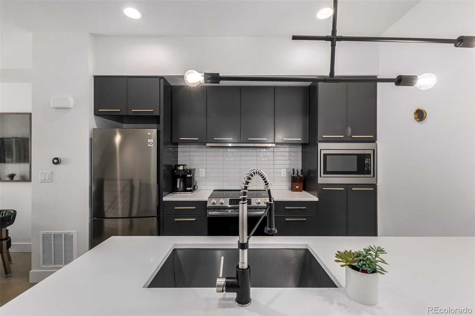 MLS Image #13 for 2588 s broadway ,denver, Colorado