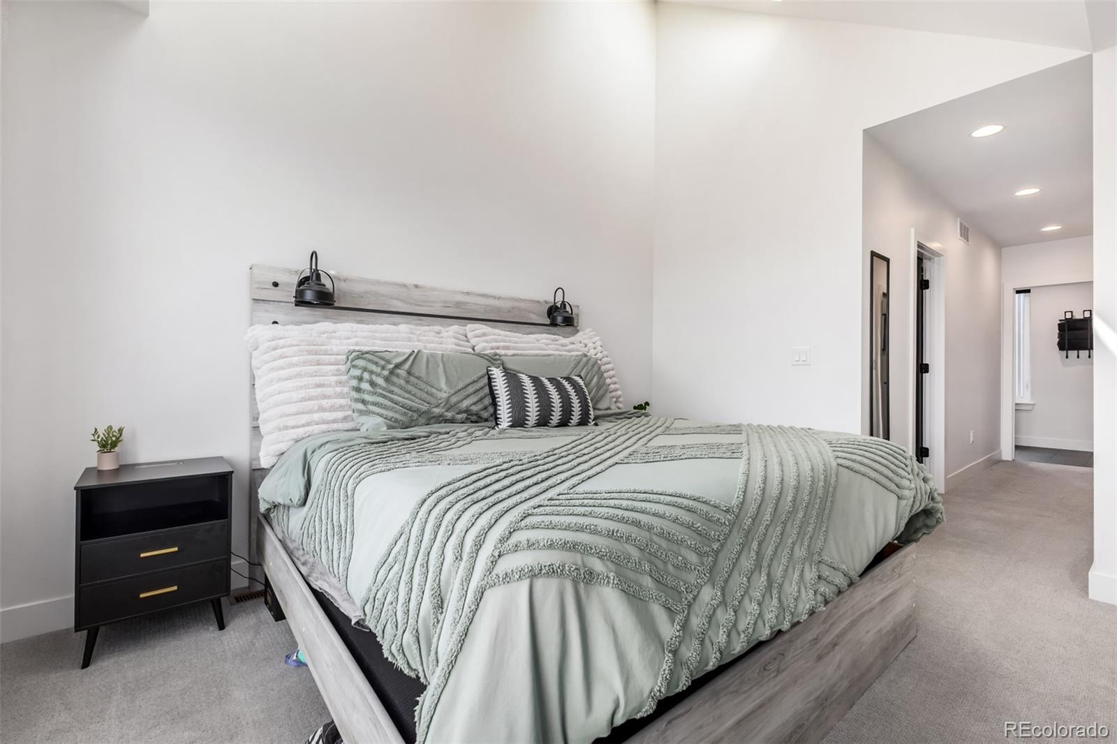 MLS Image #18 for 2588 s broadway ,denver, Colorado