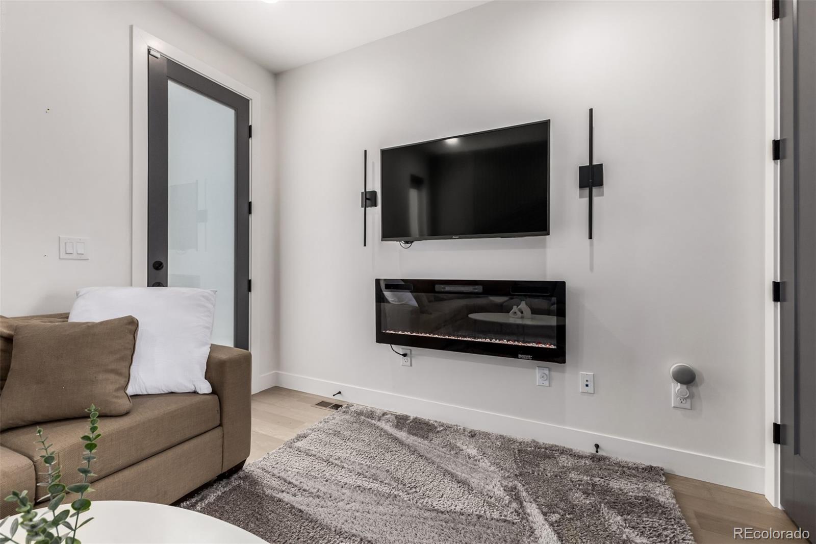 MLS Image #5 for 2588 s broadway ,denver, Colorado