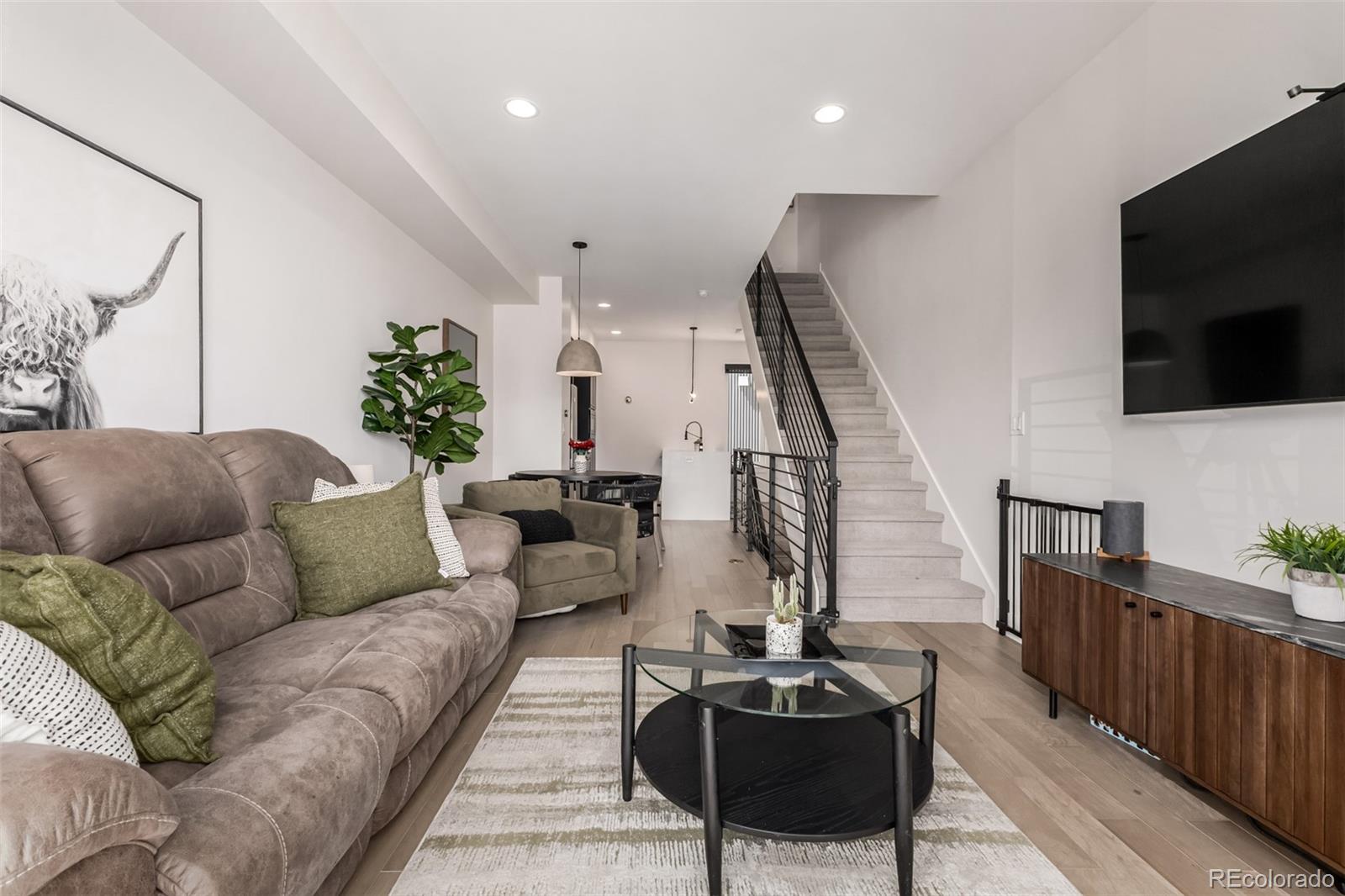 MLS Image #8 for 2588 s broadway ,denver, Colorado