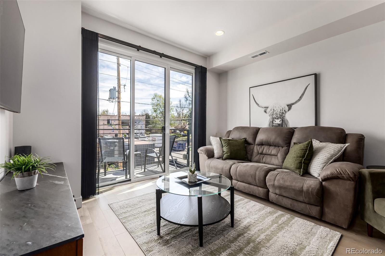 MLS Image #9 for 2588 s broadway ,denver, Colorado