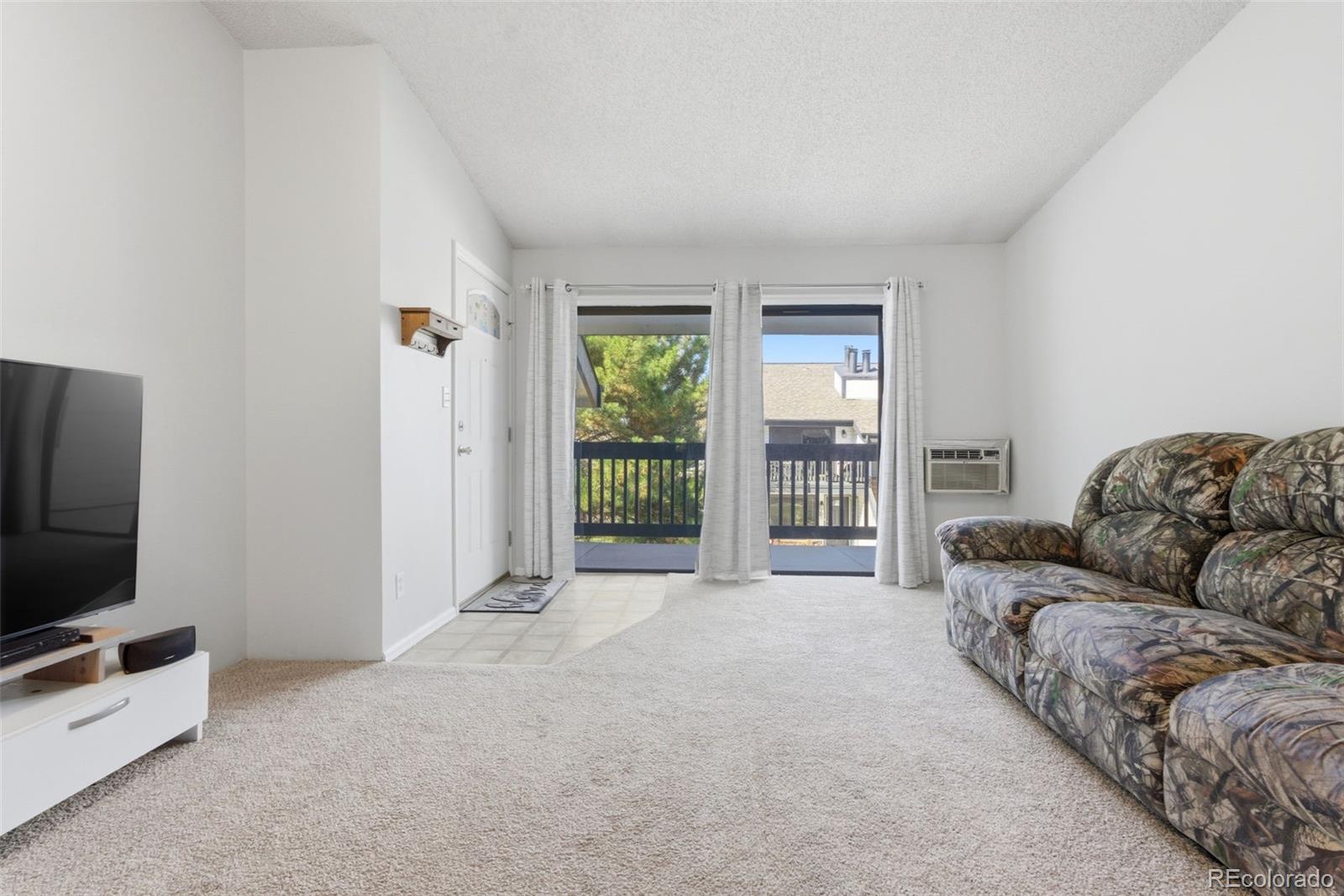 MLS Image #5 for 532  oakwood drive,castle rock, Colorado