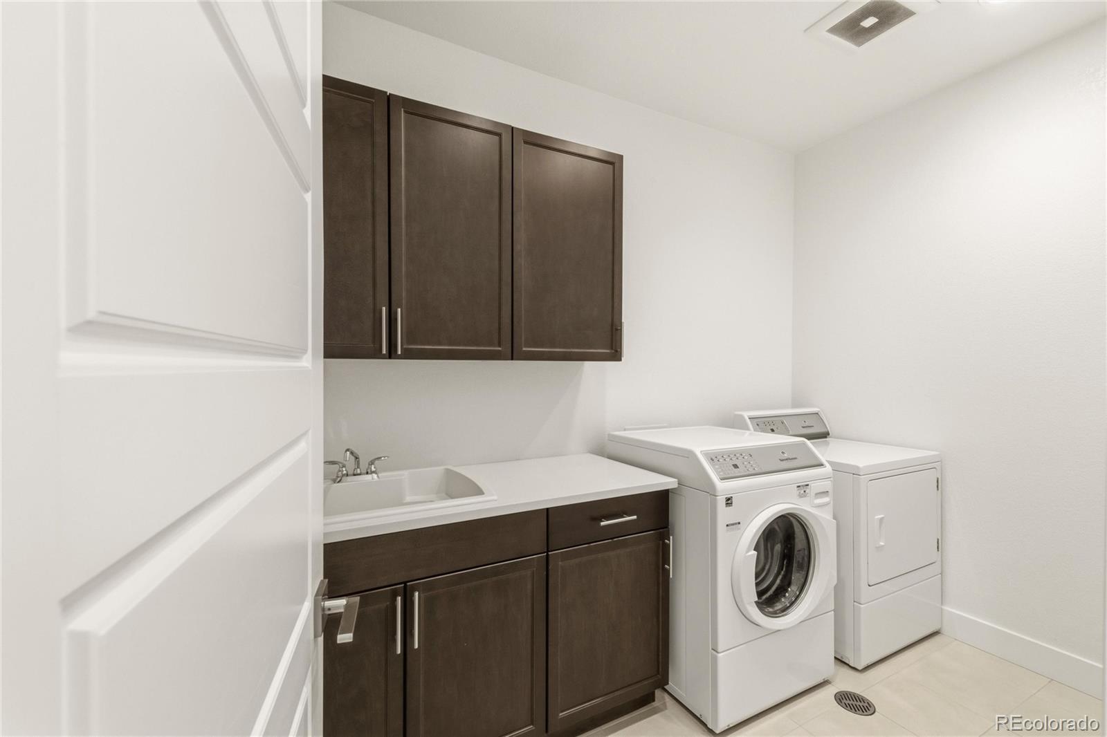 MLS Image #27 for 6121  chester street,denver, Colorado