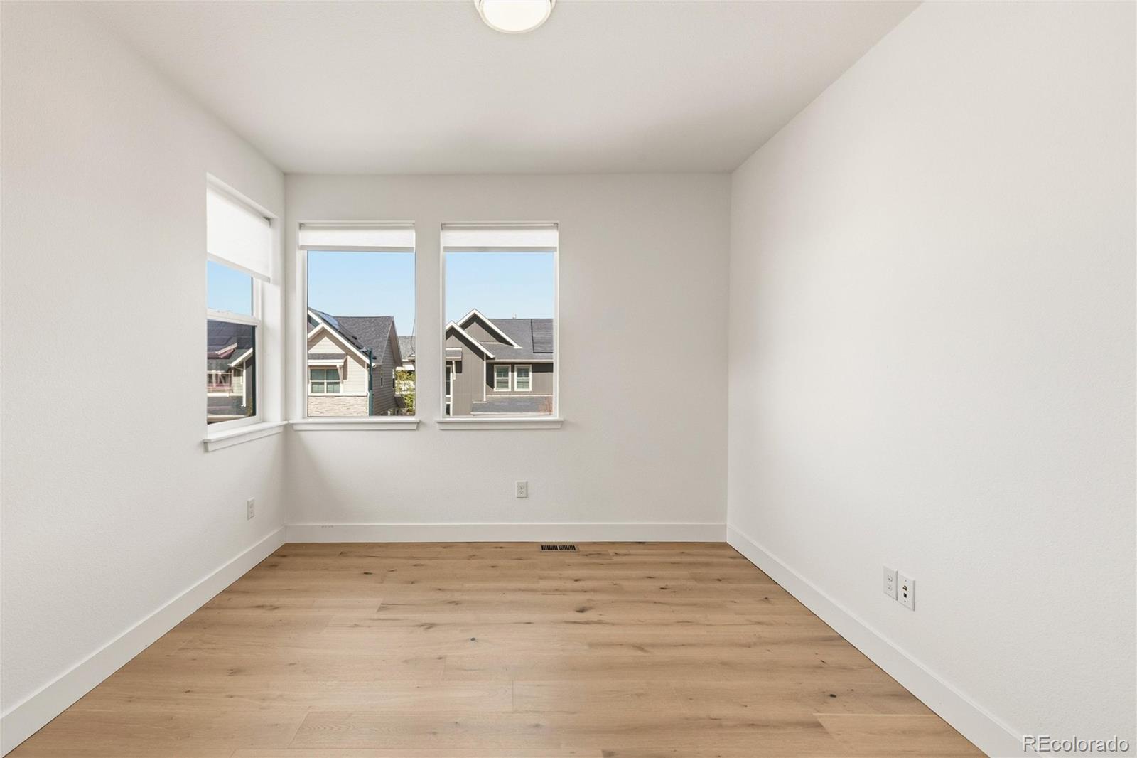 MLS Image #28 for 6121  chester street,denver, Colorado