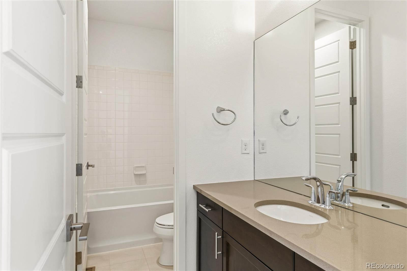 MLS Image #29 for 6121  chester street,denver, Colorado
