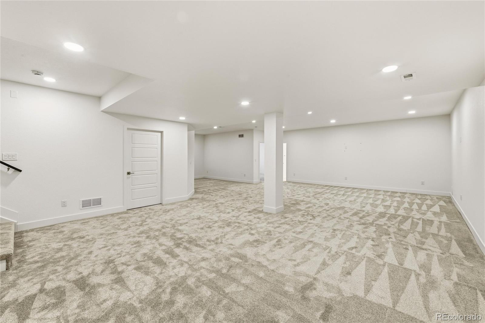 MLS Image #36 for 6121  chester street,denver, Colorado