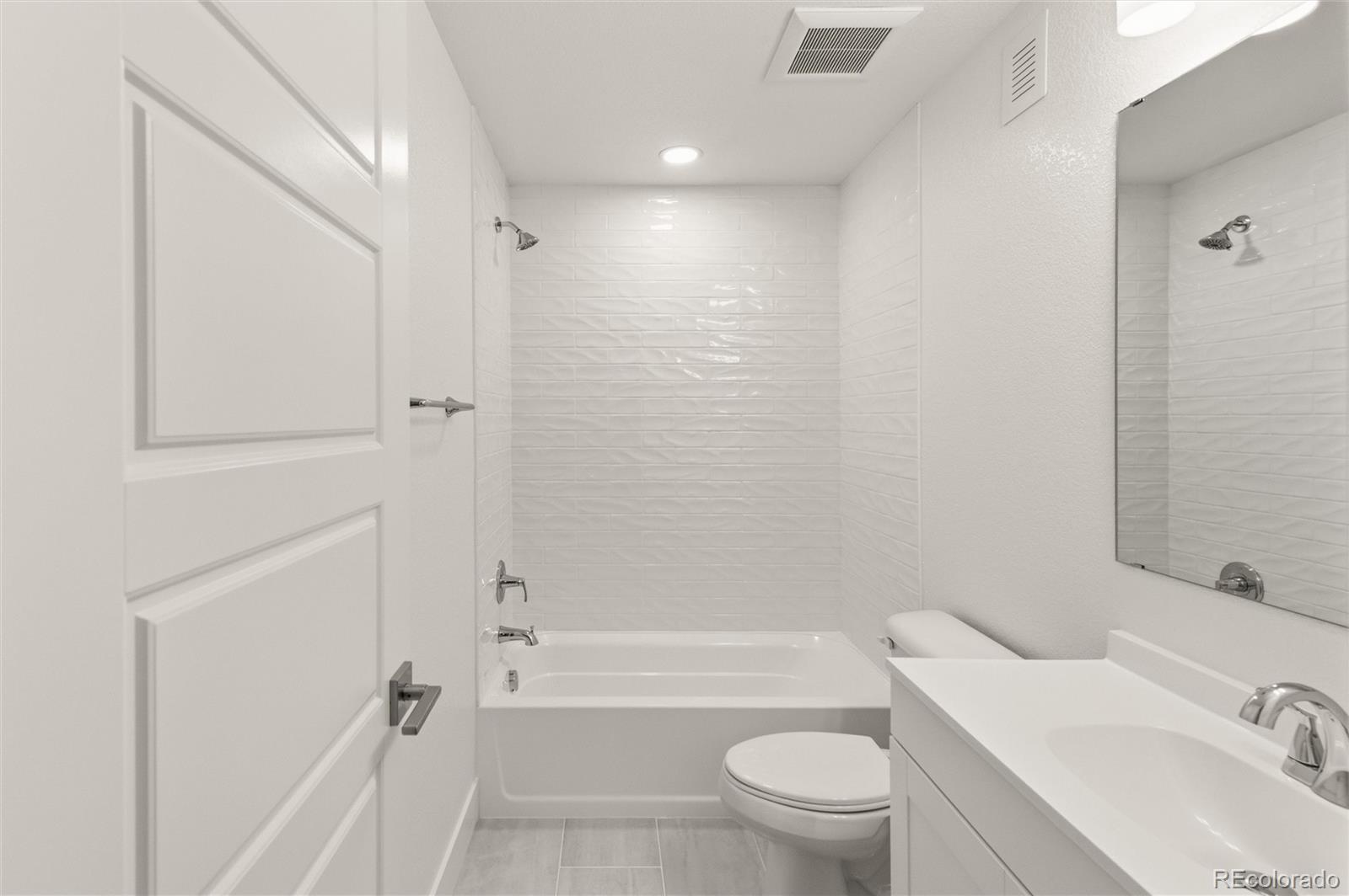 MLS Image #39 for 6121  chester street,denver, Colorado