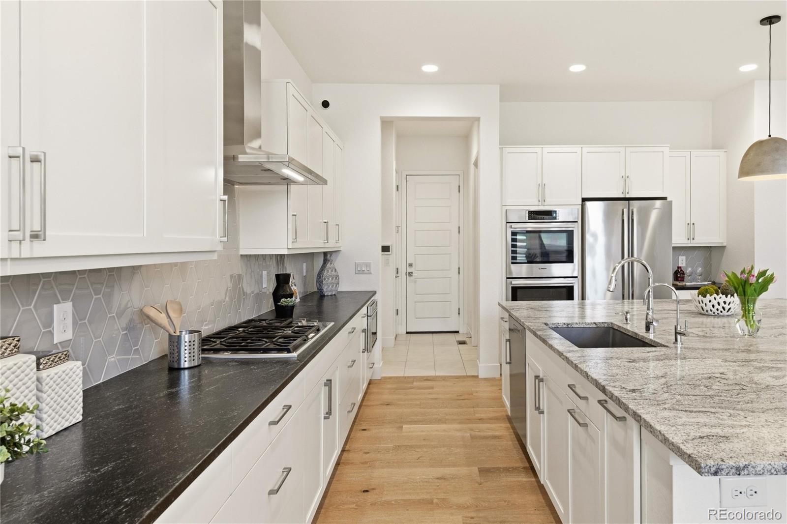 MLS Image #9 for 6121  chester street,denver, Colorado