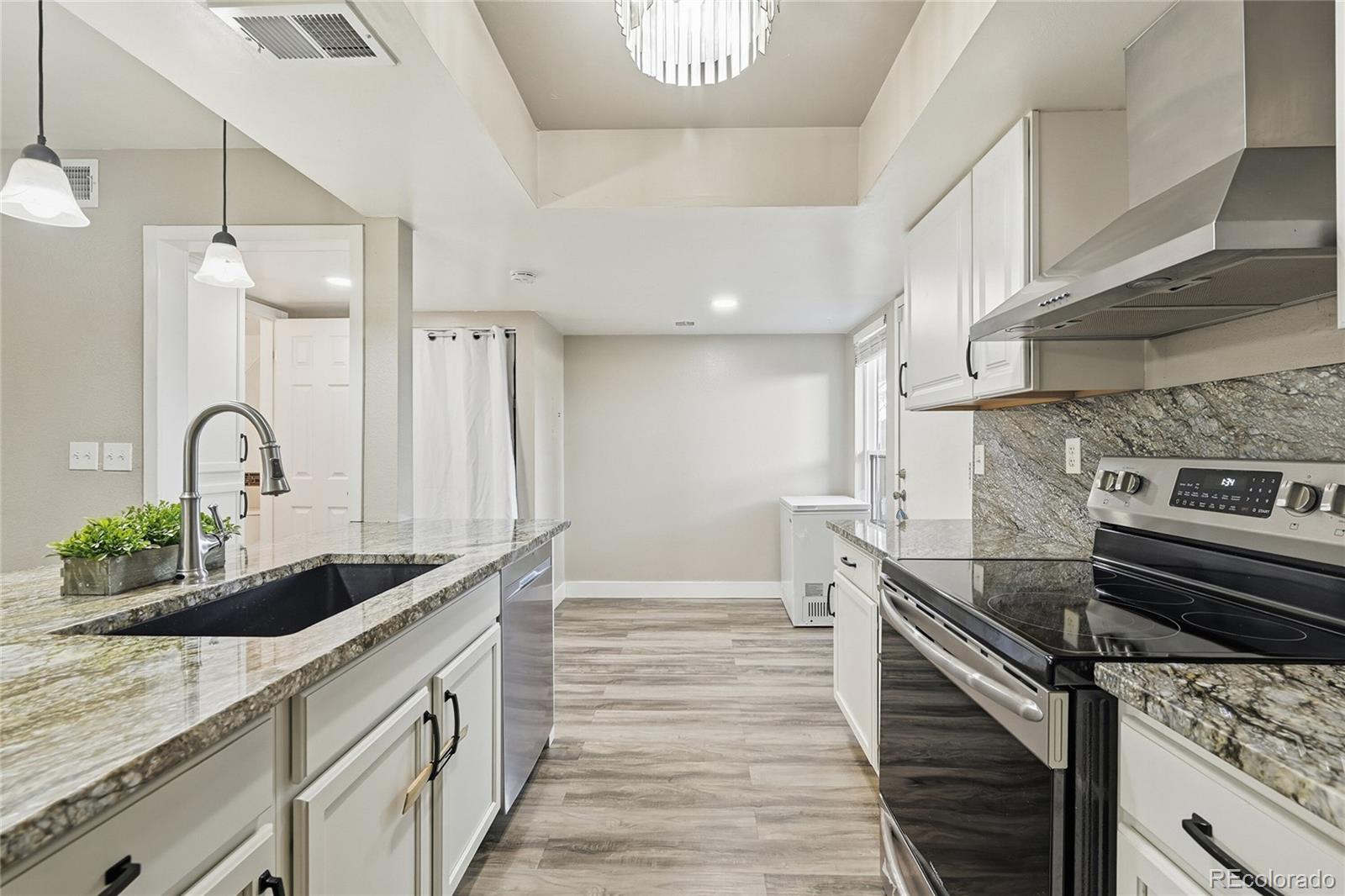 MLS Image #7 for 3550 s harlan street,denver, Colorado