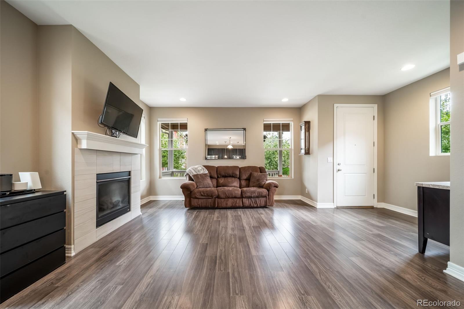 MLS Image #10 for 4966  akron street,denver, Colorado