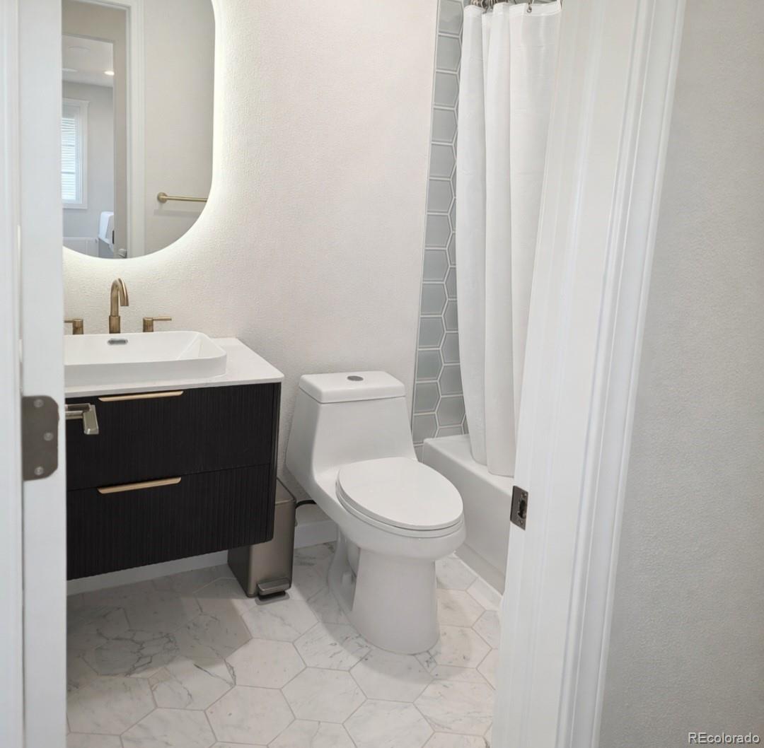 MLS Image #20 for 9002 e amherst drive a,denver, Colorado