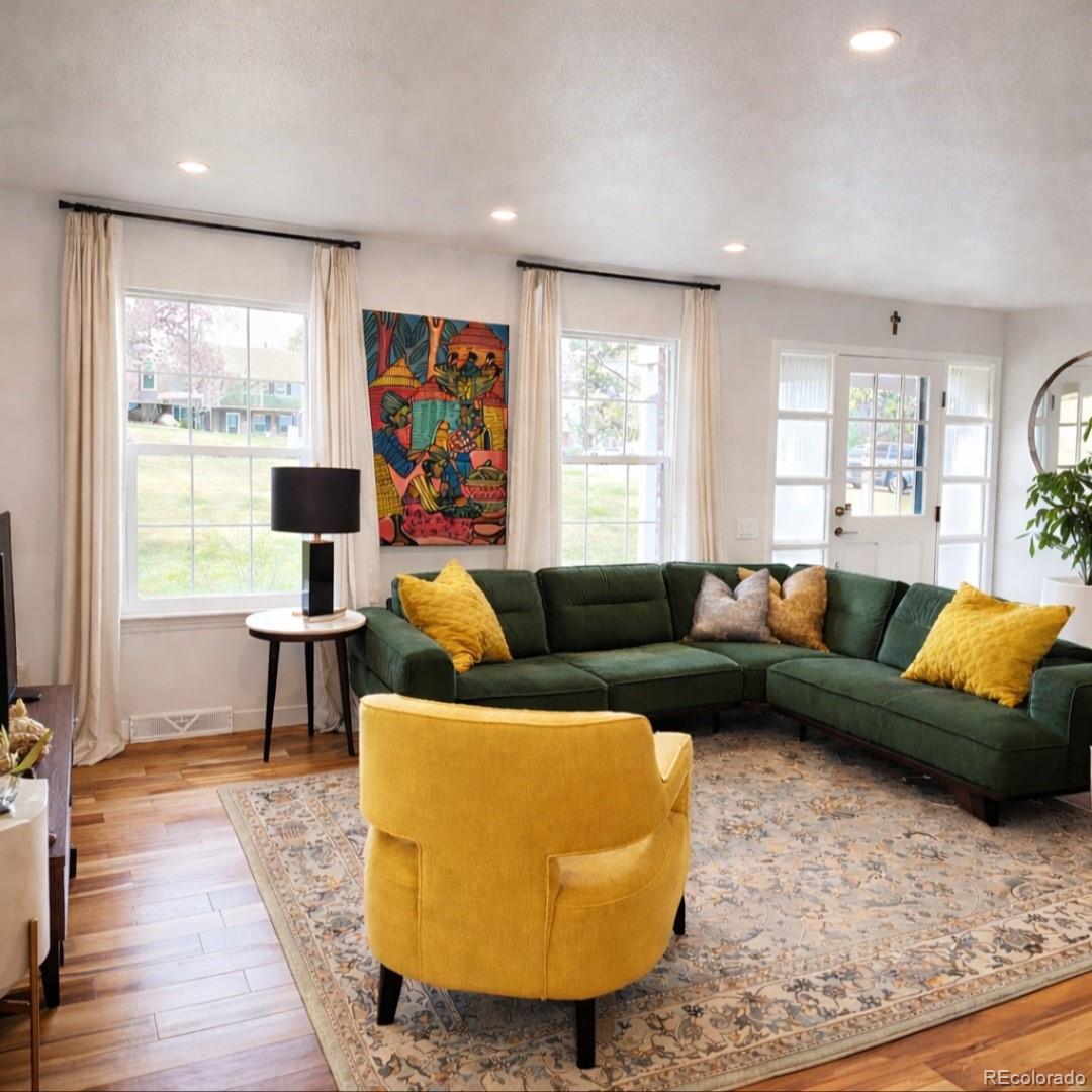 MLS Image #5 for 9002 e amherst drive a,denver, Colorado