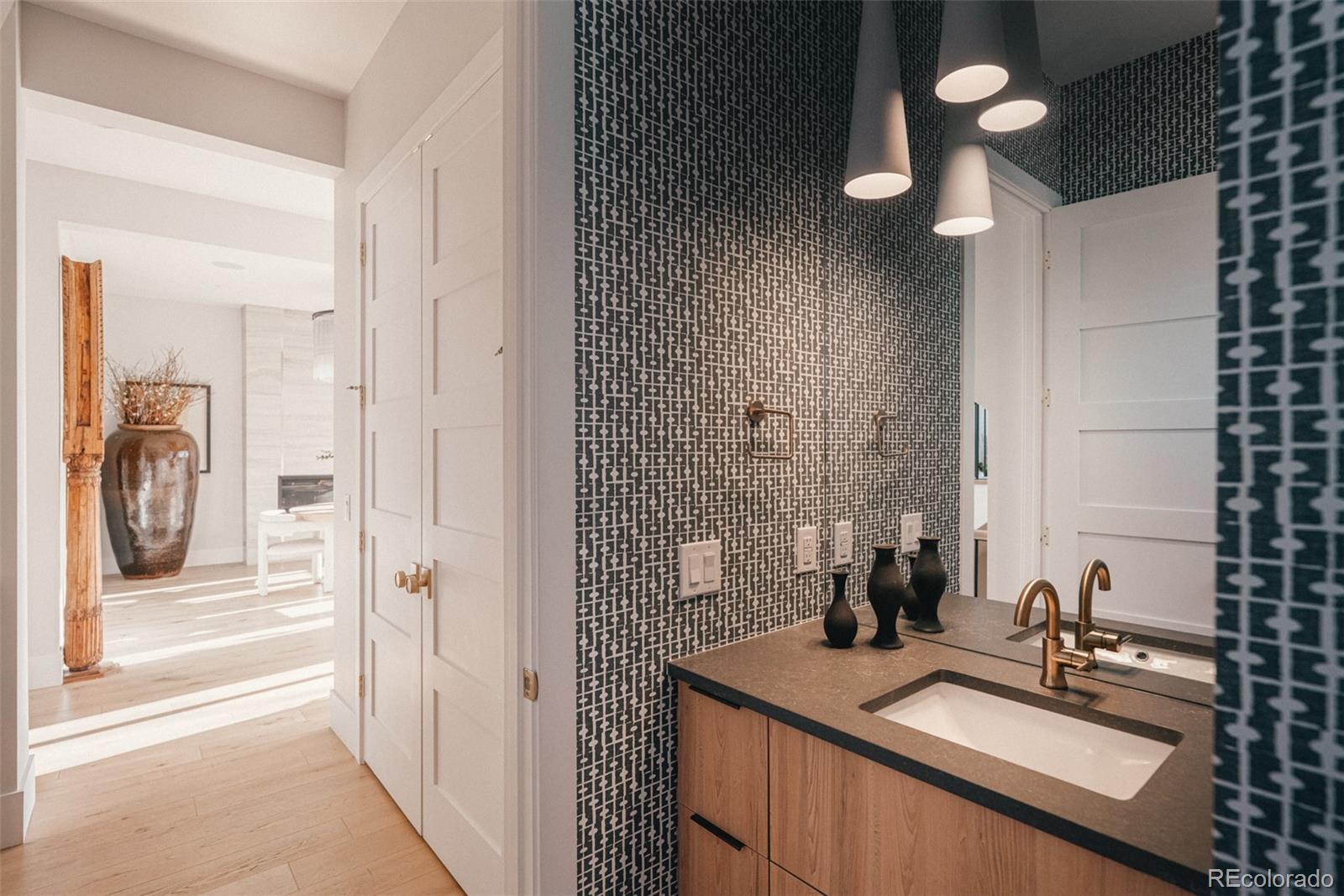 MLS Image #15 for 1130 s cook street,denver, Colorado