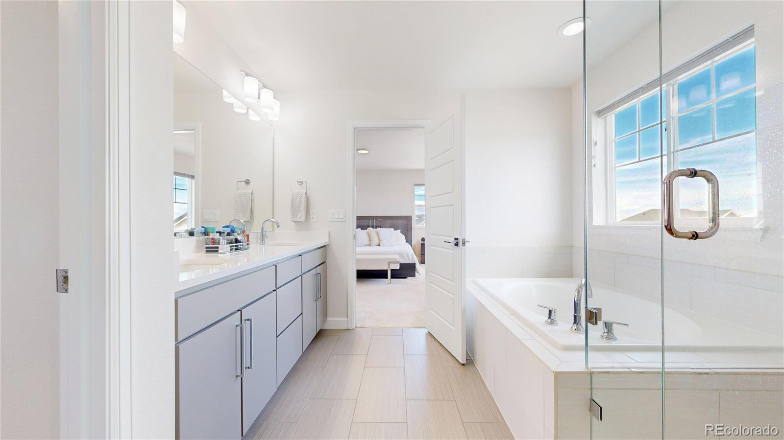 MLS Image #19 for 27615 e geddes place,aurora, Colorado