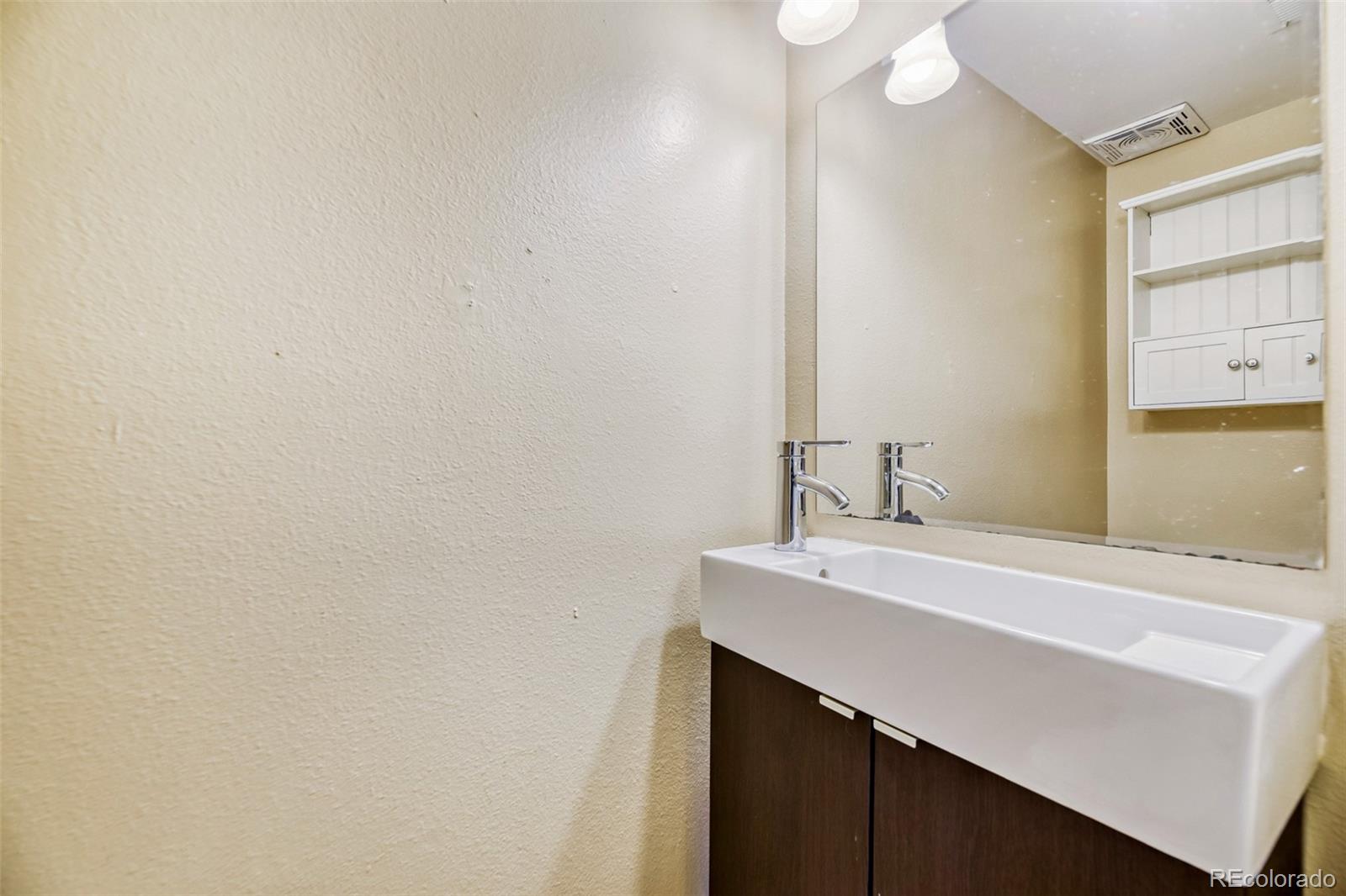 MLS Image #11 for 9195 e lehigh avenue,denver, Colorado