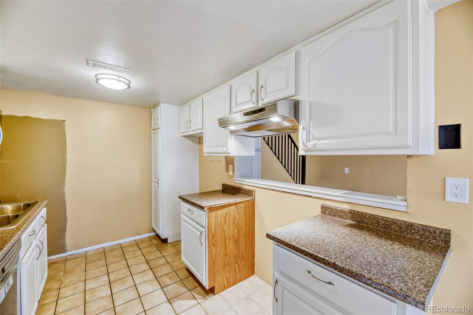 MLS Image #4 for 9195 e lehigh avenue,denver, Colorado