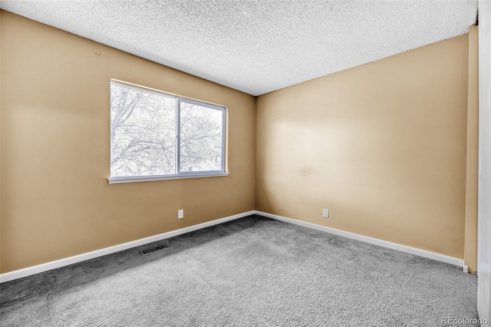 MLS Image #8 for 9195 e lehigh avenue,denver, Colorado
