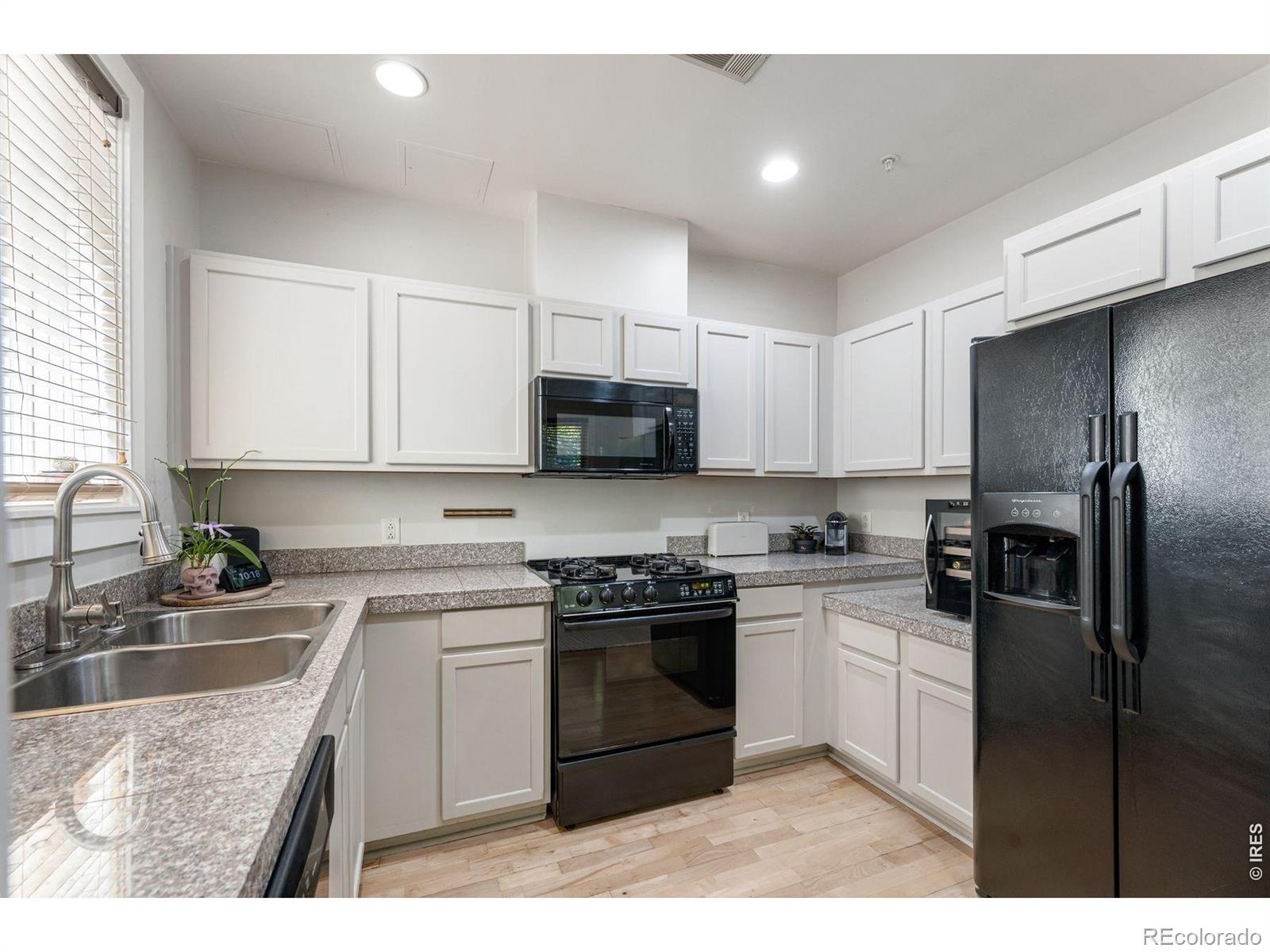 MLS Image #12 for 1630 n clarkson street,denver, Colorado