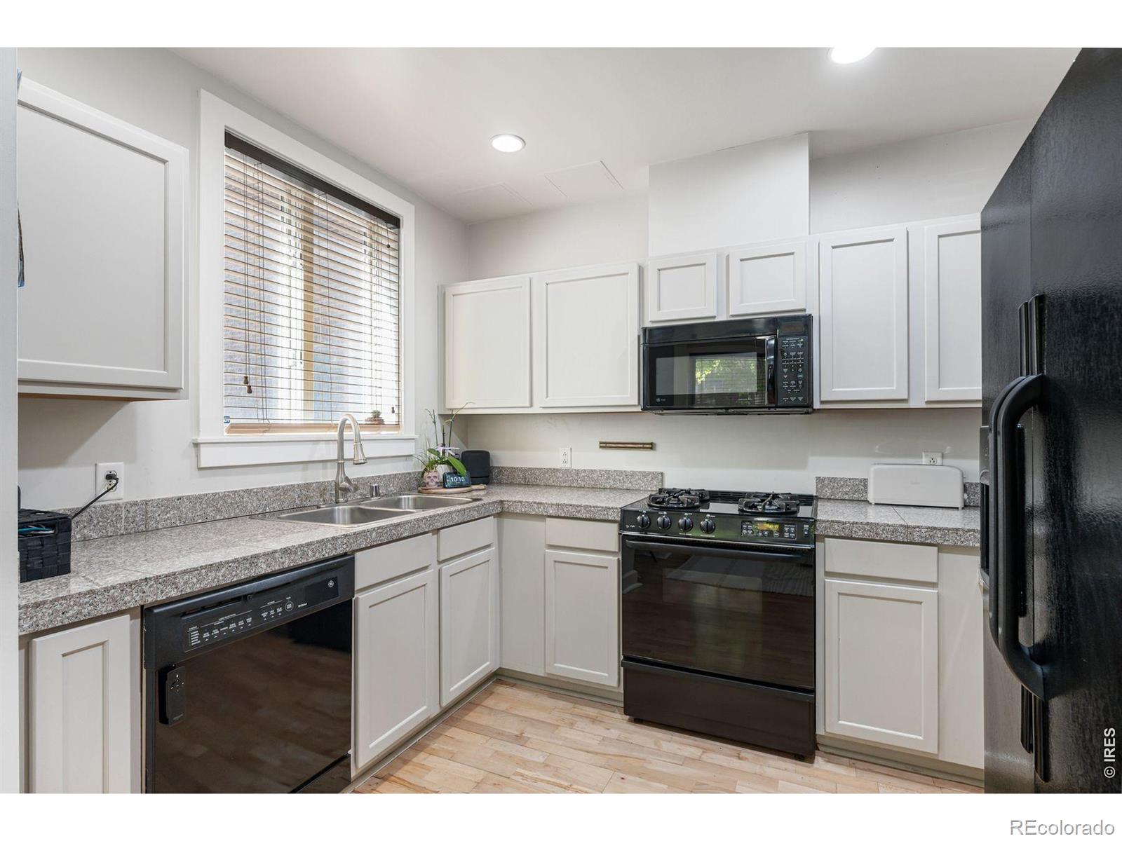 MLS Image #13 for 1630 n clarkson street,denver, Colorado