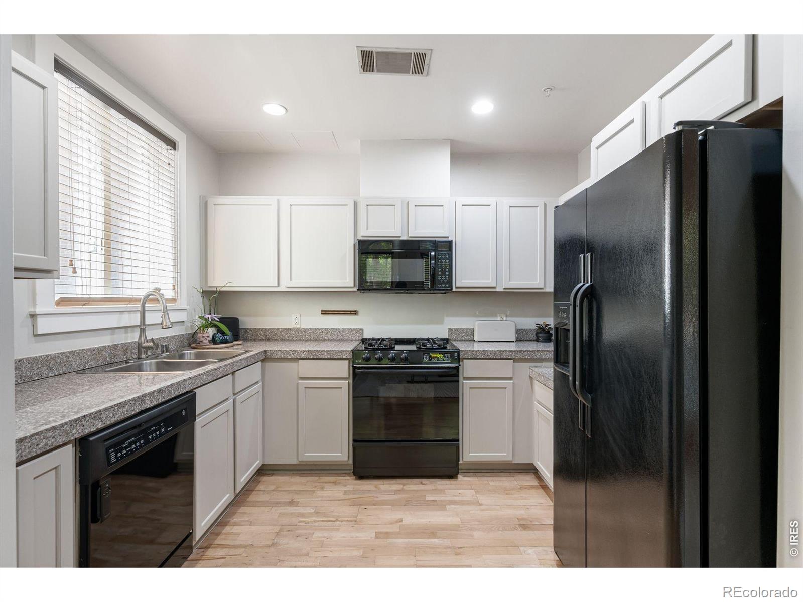 MLS Image #7 for 1630 n clarkson street,denver, Colorado