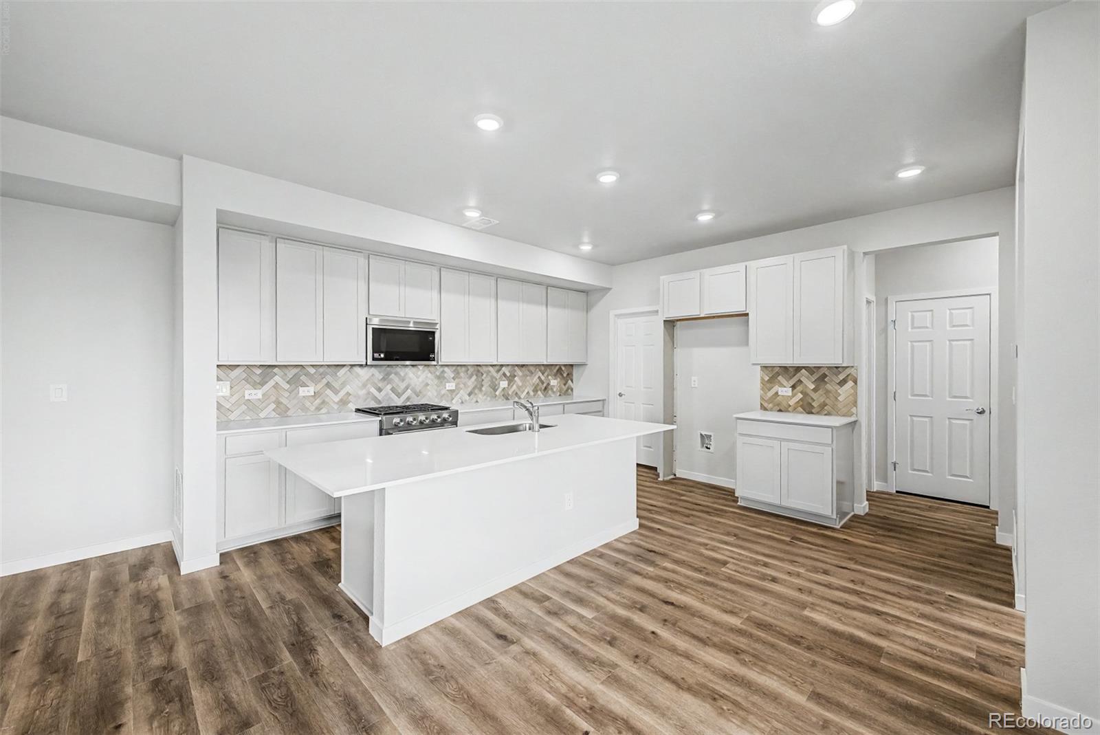 MLS Image #11 for 5802 n perth street,aurora, Colorado