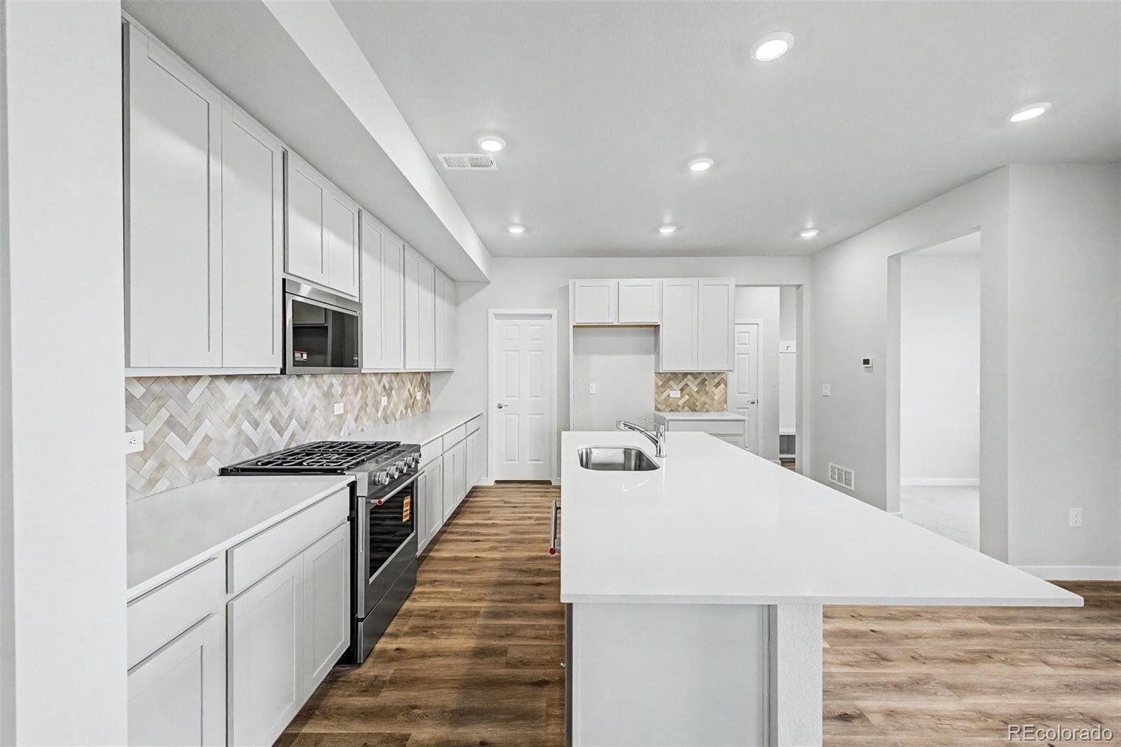 MLS Image #12 for 5802 n perth street,aurora, Colorado