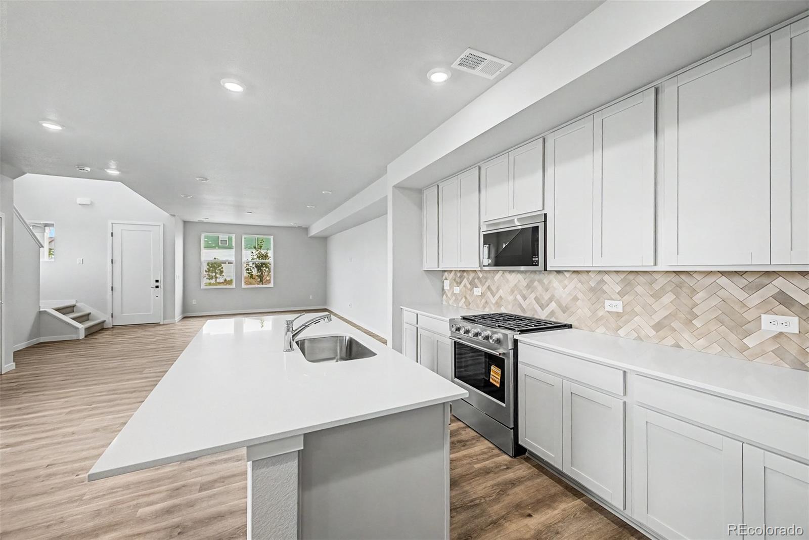 MLS Image #14 for 5802 n perth street,aurora, Colorado