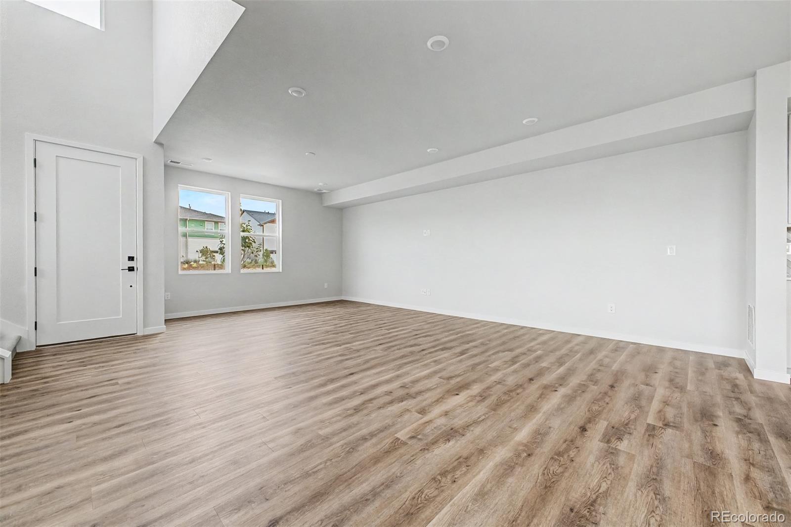MLS Image #4 for 5802 n perth street,aurora, Colorado