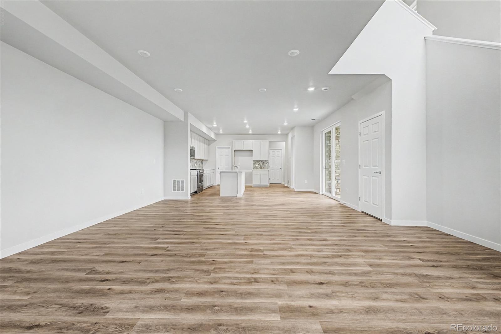 MLS Image #9 for 5802 n perth street,aurora, Colorado