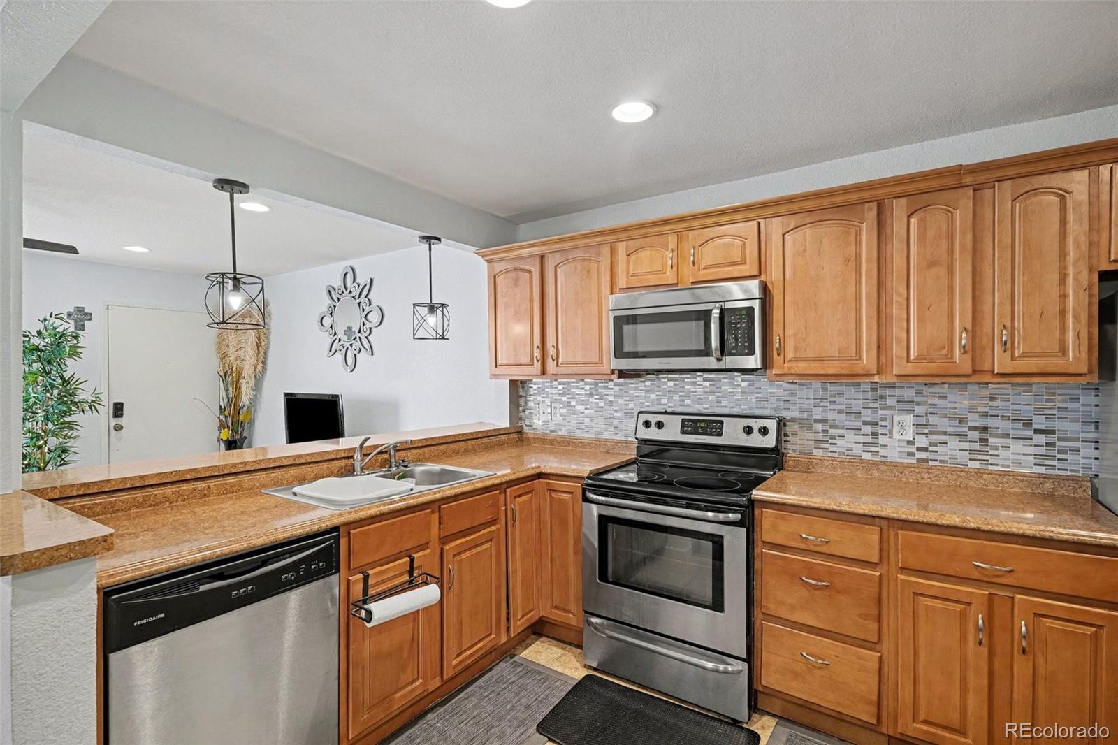 MLS Image #9 for 3550 s harlan street,denver, Colorado