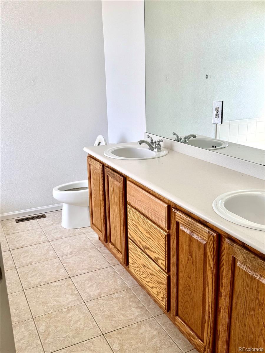 MLS Image #18 for 5553  jebel court,denver, Colorado