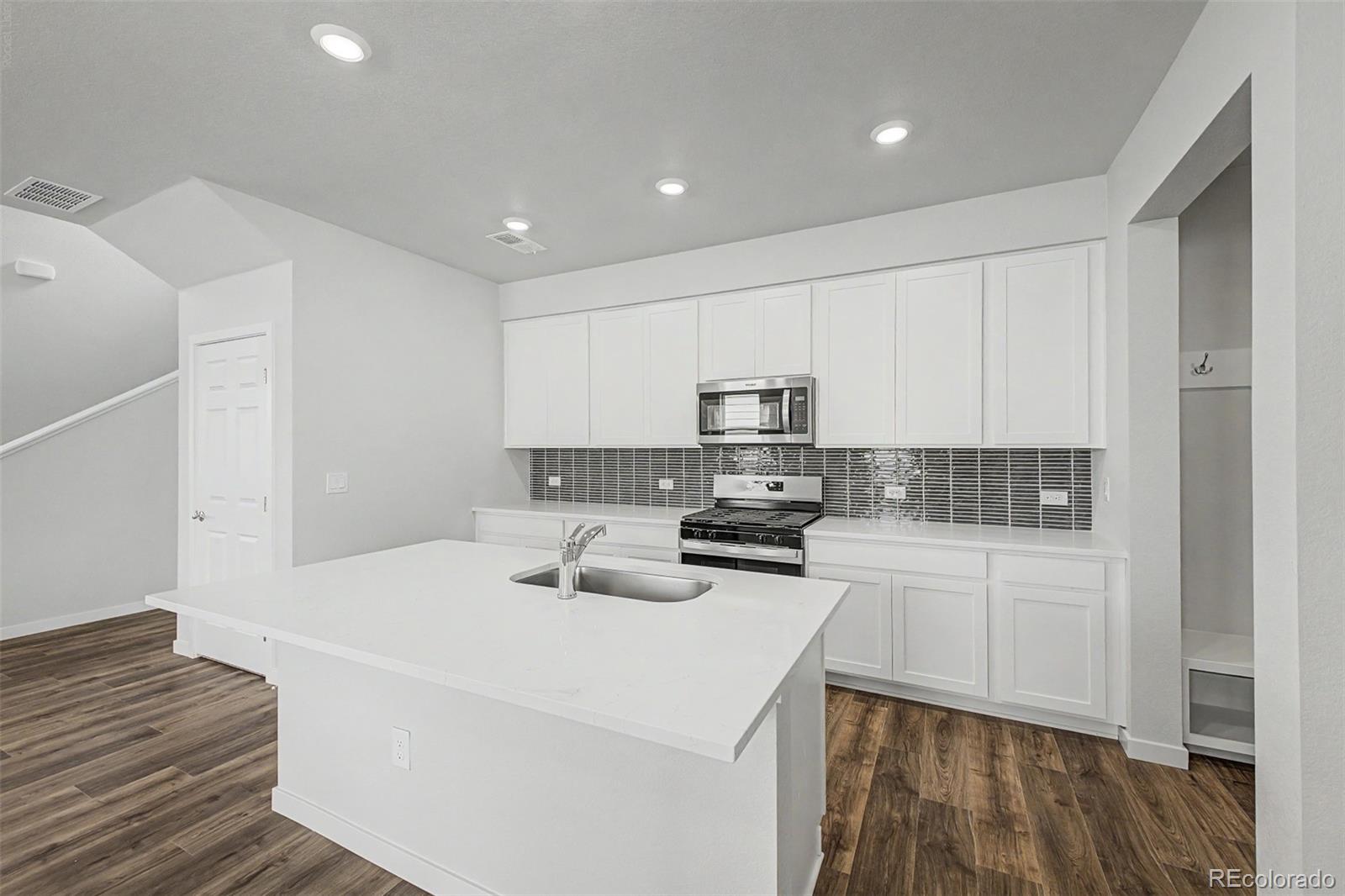 MLS Image #19 for 5804 n perth street,aurora, Colorado