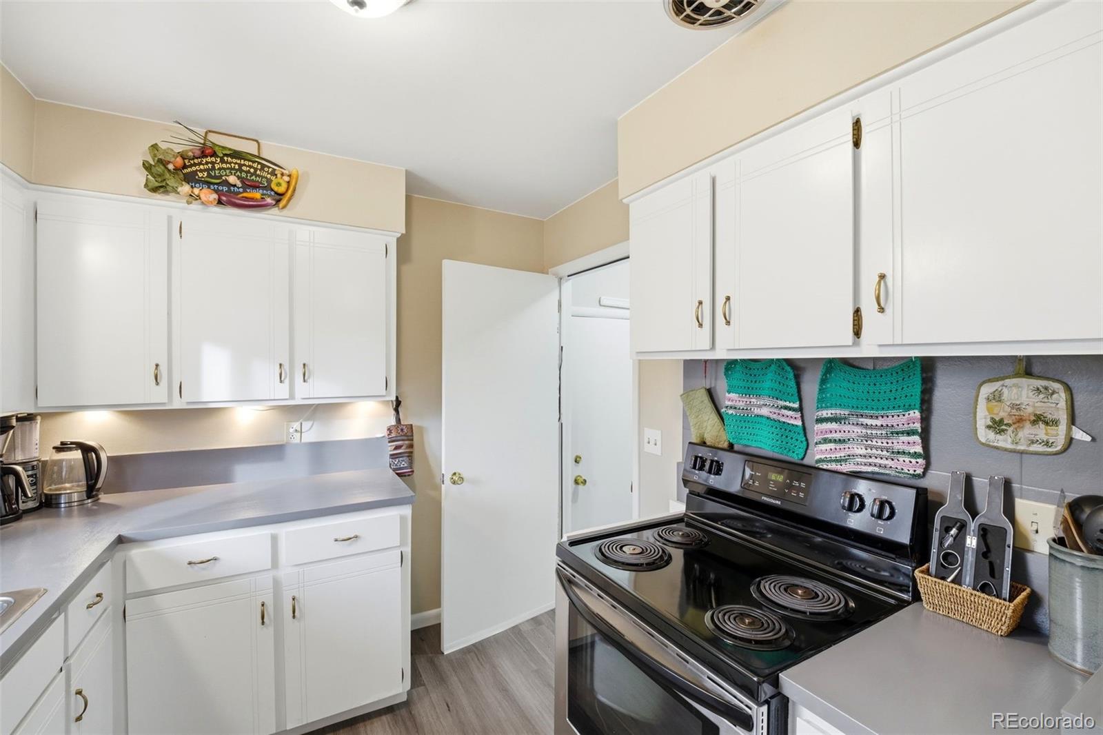 MLS Image #5 for 3712  sheffield lane,colorado springs, Colorado