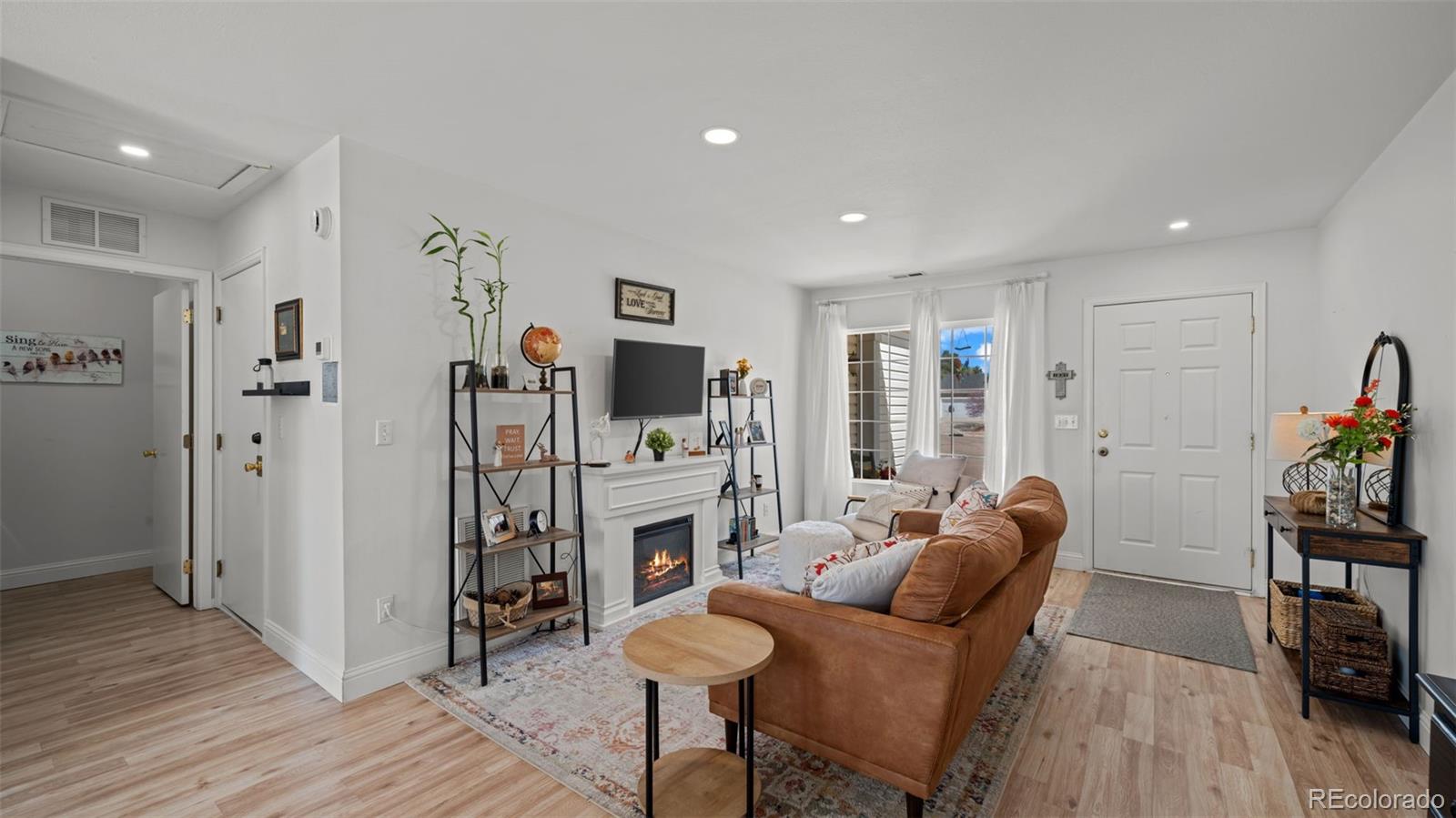 MLS Image #4 for 5492  anna lee way,colorado springs, Colorado