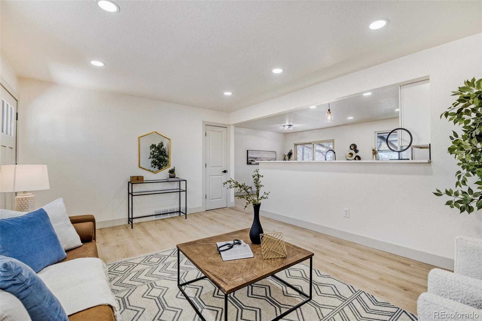 MLS Image #5 for 900  essex drive,denver, Colorado