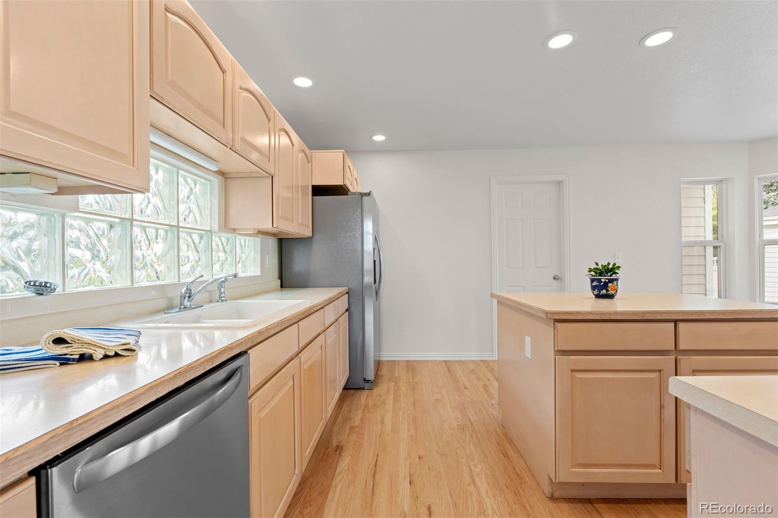 MLS Image #12 for 1011 s valentia street,denver, Colorado
